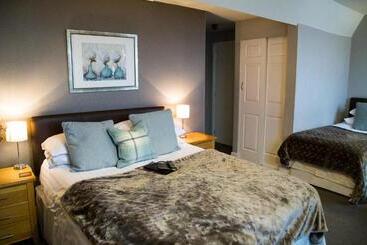 Hedley House Hotel & Apartments