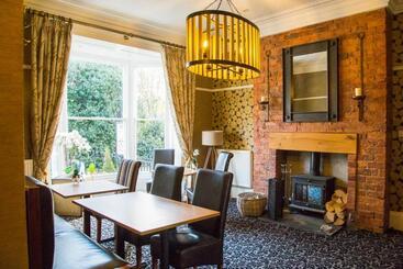 Hedley House Hotel & Apartments
