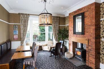 Hedley House Hotel & Apartments