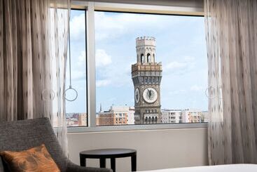 هتل Hilton Baltimore Inner Harbor