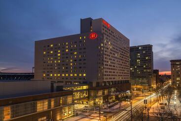 هتل Hilton Baltimore Inner Harbor