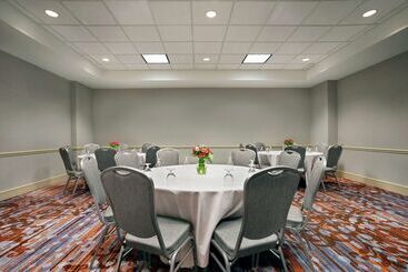 هتل Hilton Garden Inn New Orleans Convention Center