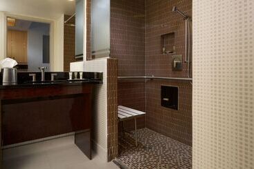هتل Suites At Elara Las Vegas Center Strip No Resort Fees