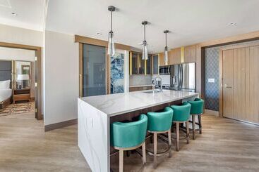 هتل Suites At Elara Las Vegas Center Strip No Resort Fees