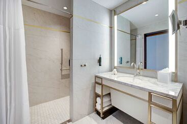 هتل Suites At Elara Las Vegas Center Strip No Resort Fees