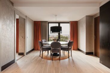 هتل Hilton The Hague