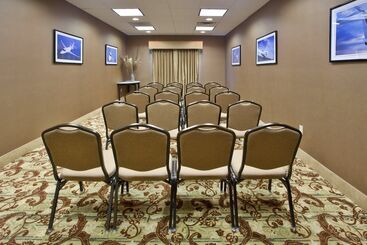 هتل Holiday Inn Express Savannah Airport, An Ihg
