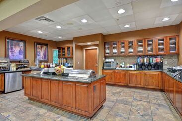هتل Homewood Suites By Hilton Fayetteville