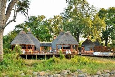 هتل Hoyo Hoyo Safari Lodge