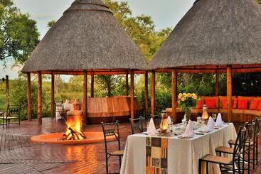 هتل Hoyo Hoyo Safari Lodge