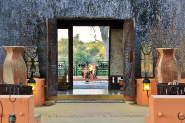 هتل Hoyo Hoyo Safari Lodge