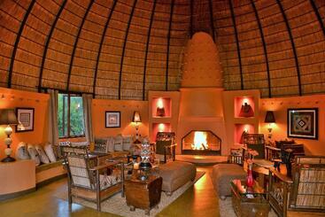 هتل Hoyo Hoyo Safari Lodge