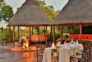 هتل Hoyo Hoyo Safari Lodge