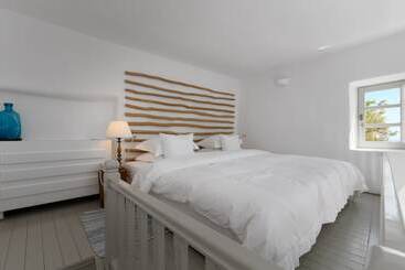 Iconic Santorini, A Boutique Cave Hotel By Sandglass