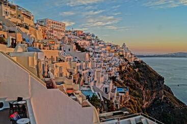 هتل Loucas On The Cliff