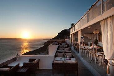 هتل Loucas On The Cliff