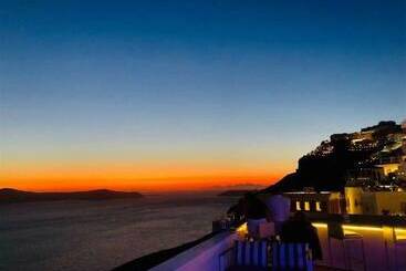 هتل Loucas On The Cliff