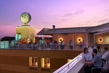 هتل The Moonrise