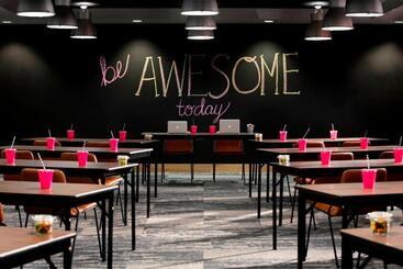 هتل Moxy Phoenix Tempe/asu Area