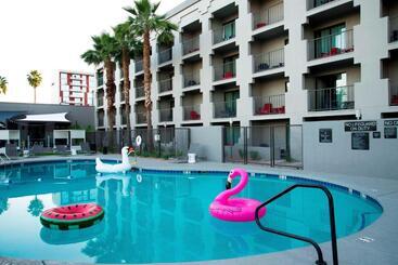 هتل Moxy Phoenix Tempe/asu Area