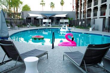 هتل Moxy Phoenix Tempe/asu Area