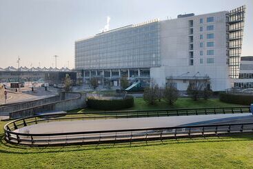 Otel NH Lyon Airport