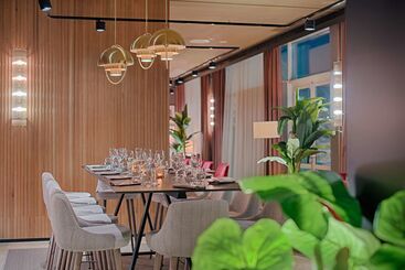 Otel NH Lyon Airport