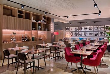 Otel NH Lyon Airport