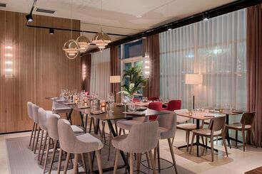 Otel NH Lyon Airport