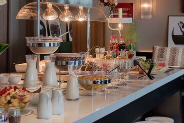 Otel NH Lyon Airport