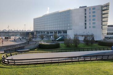 Otel NH Lyon Airport