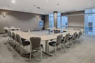 Otel NH Lyon Airport