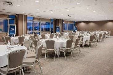 Otel NH Lyon Airport