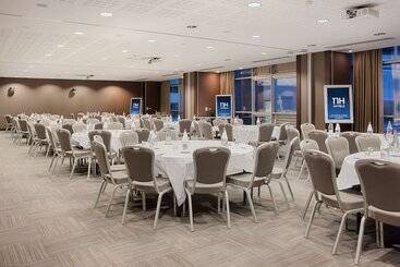 Otel NH Lyon Airport