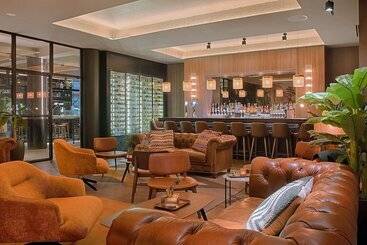 Otel NH Lyon Airport