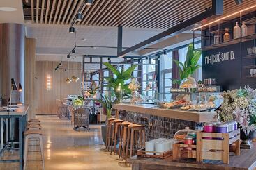 Otel NH Lyon Airport