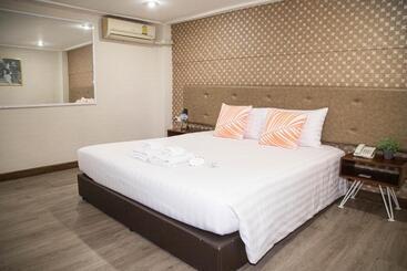 Parasol Inn Chiang Mai Old City Hotel   Sha Plus