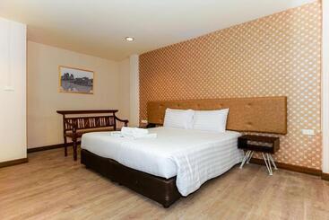 Parasol Inn Chiang Mai Old City Hotel   Sha Plus