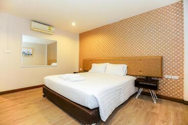 Parasol Inn Chiang Mai Old City Hotel   Sha Plus