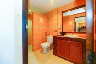 Parasol Inn Chiang Mai Old City Hotel   Sha Plus