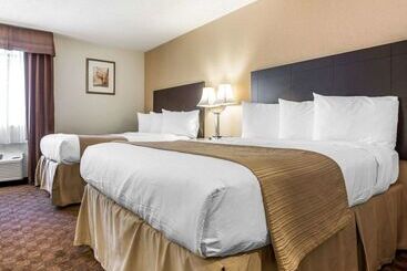 هتل Quality Inn & Suites Coliseum