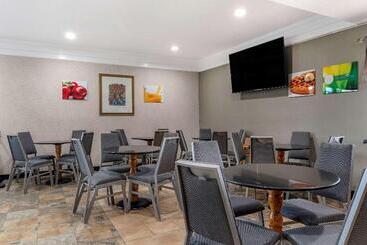 هتل Quality Inn