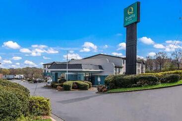 هتل Quality Inn