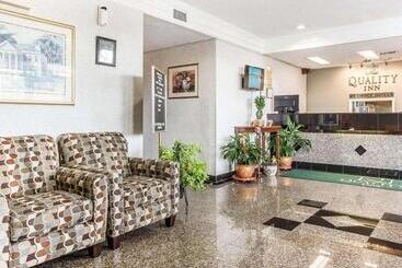 هتل Quality Inn