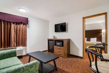 هتل Quality Inn