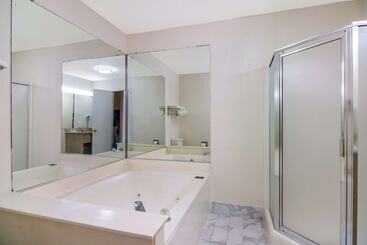 هتل Quality Inn
