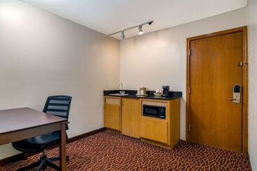 هتل Quality Inn