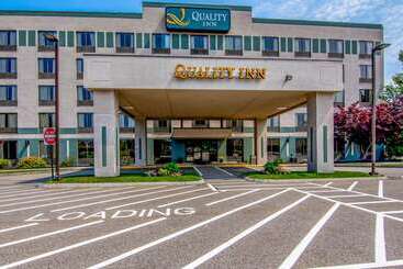 هتل Quality Inn