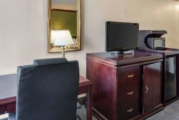 هتل Quality Inn