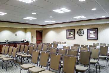 هتل Quality Inn & Suites Airport North